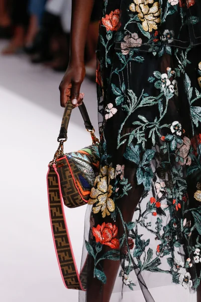Look 147
